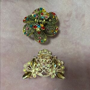 2 Bling metal hair clips​
